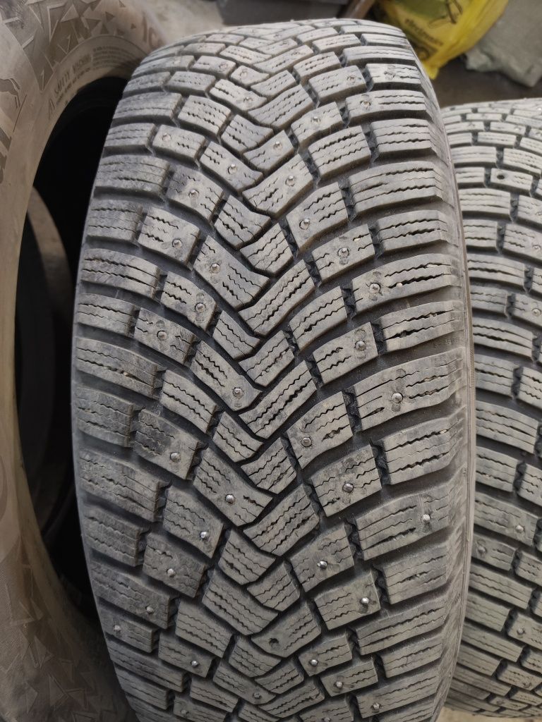 Продам шипованные шины 4шт 235/60 r18