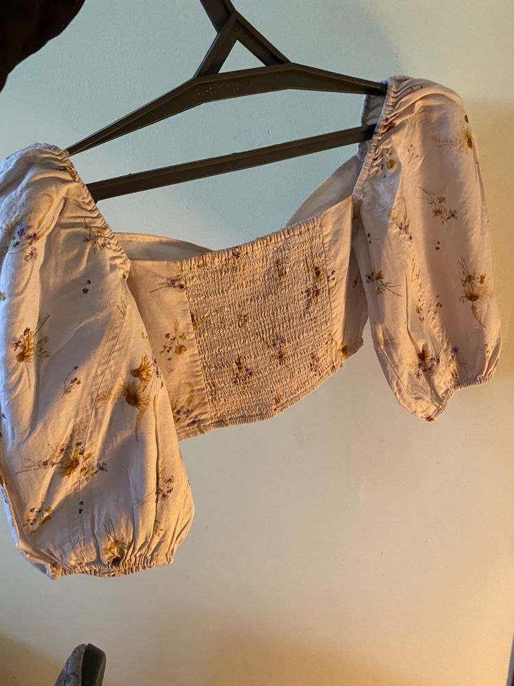 Продается одежды из H&M (кофточка , черное мини платье , беретка)