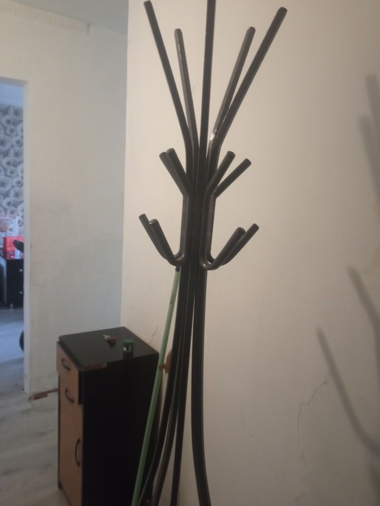 Вешалки в прихожую