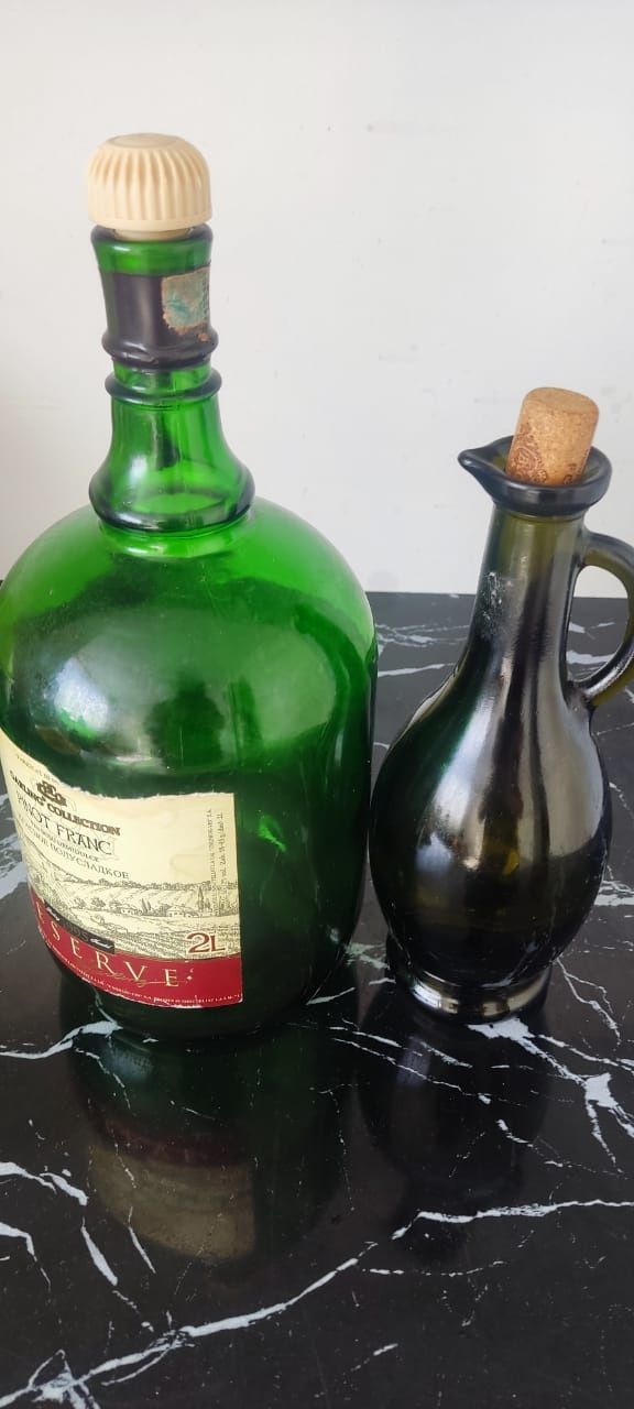 Продам бутылку для вина объем 2 литра