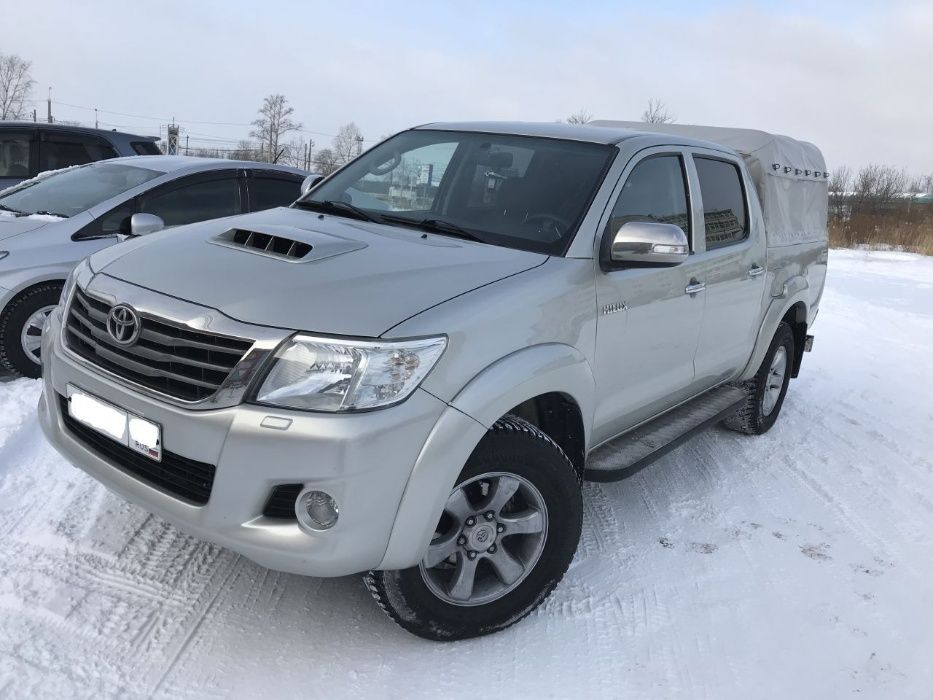 Заглушка в бампер на Toyota Hilux 12-/ Тойота Хайлукс 12-