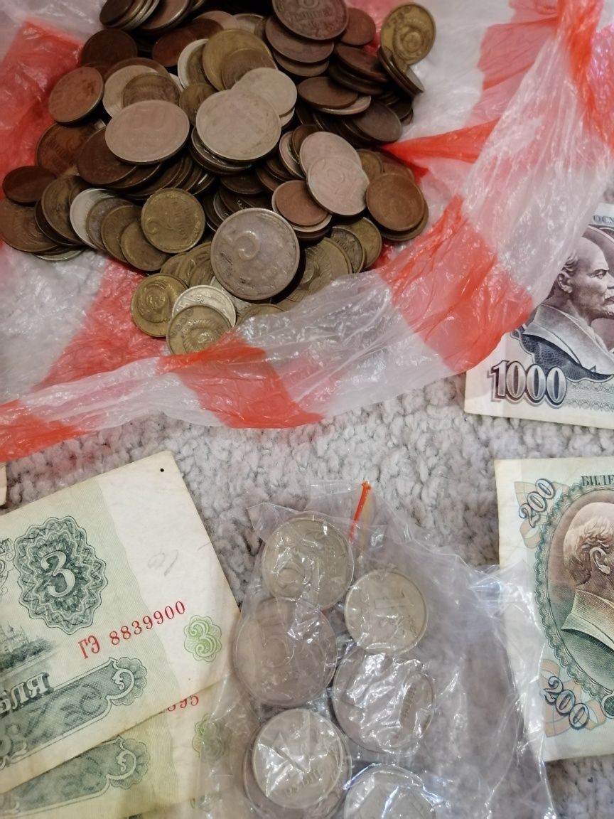 Продам монеты и боны разных стран.