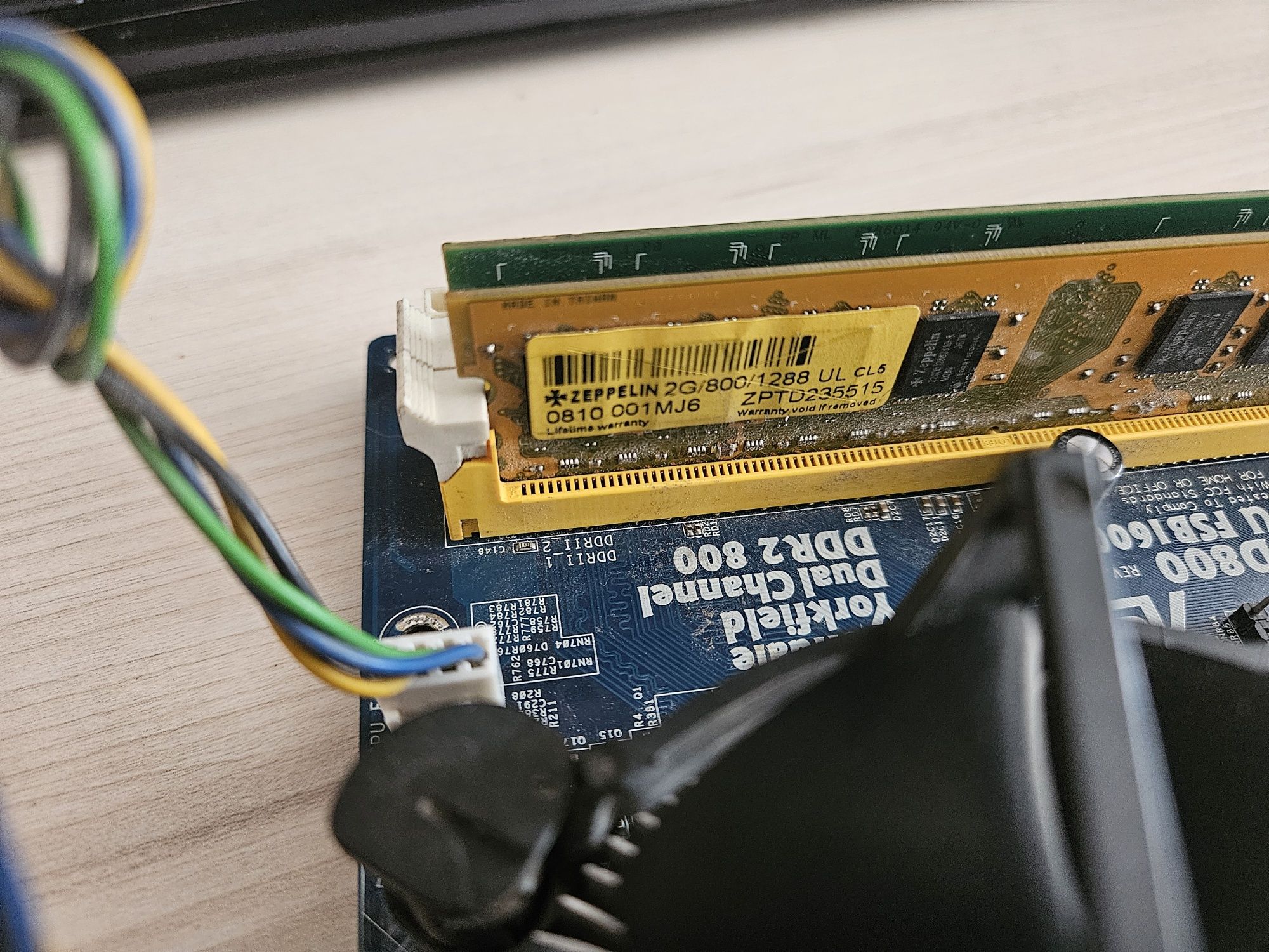 Материнская плата ASRock 4Core1600-D800 + процессор + опер.память