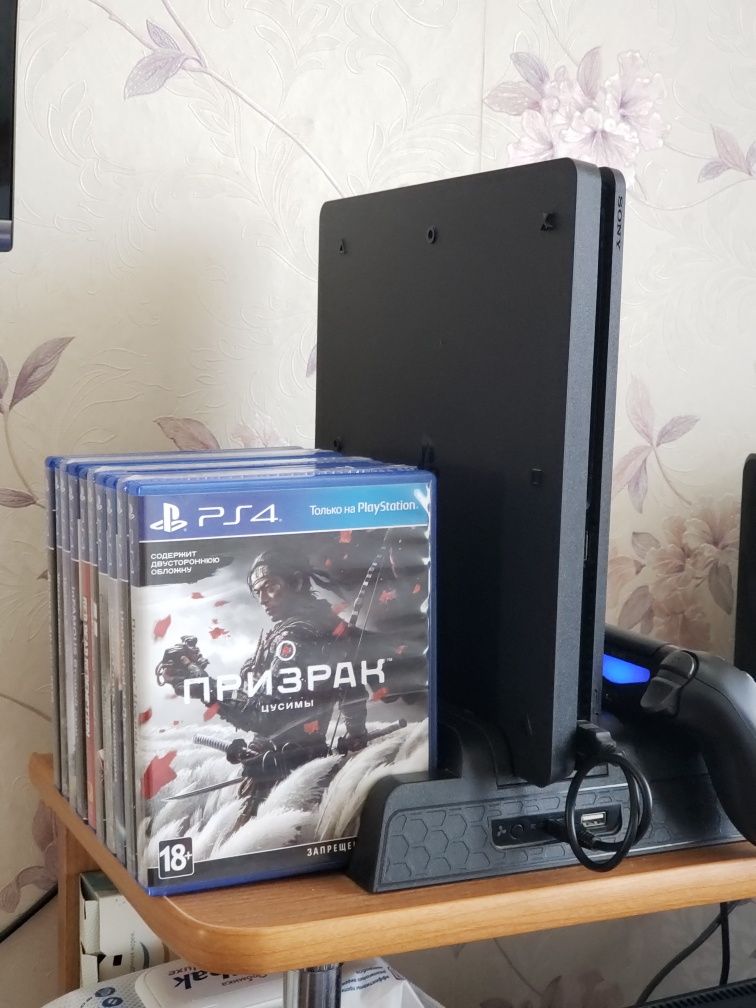 PlayStation 4 Slim 1TB + док станция Dobe + 10 игр