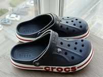 Продам новые crocs темносиние unisex
