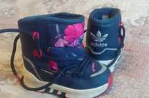 Продам детские ботинки Adidas