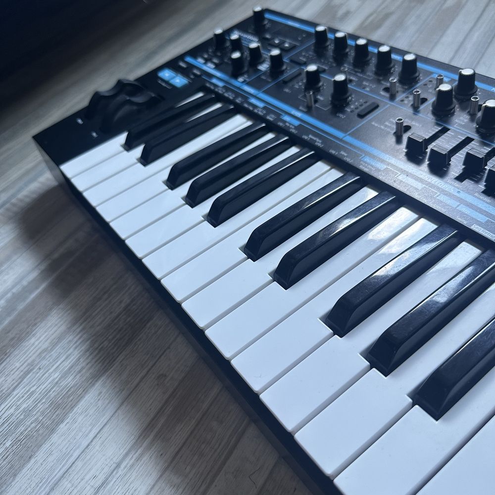 Синтезатор Novation Bass Station II