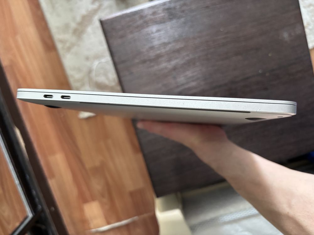 MacBook PRO 13’ Touch Bar 2017 в идеальном состоянии