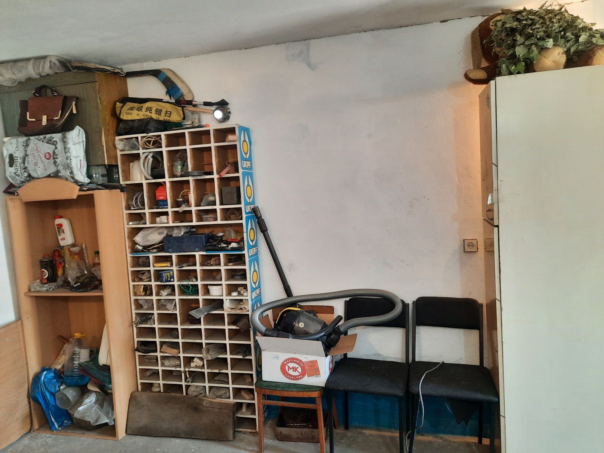 Продается гараж в гаражном кооперативе Алтай.