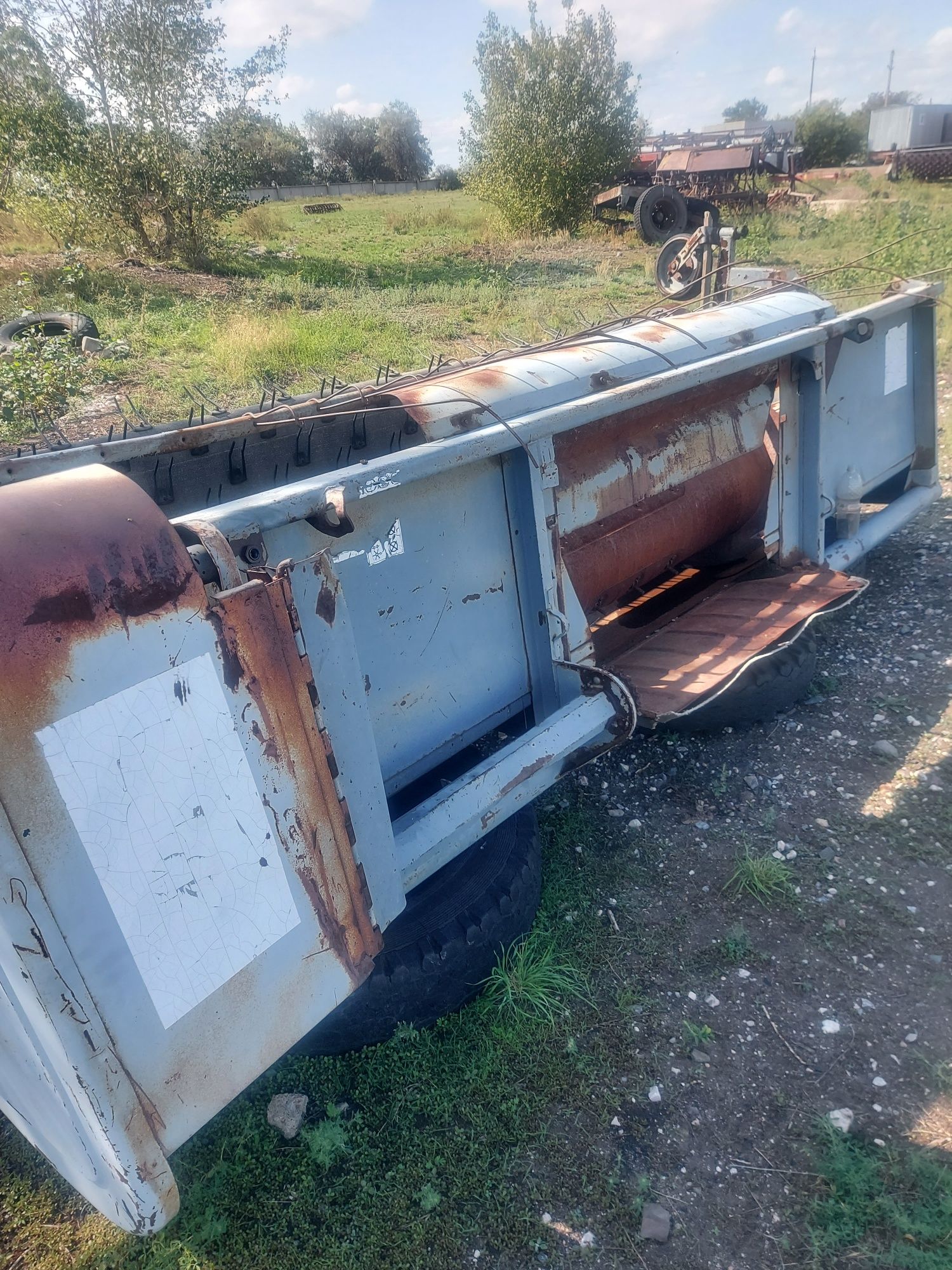 Продам жатку и подборщик