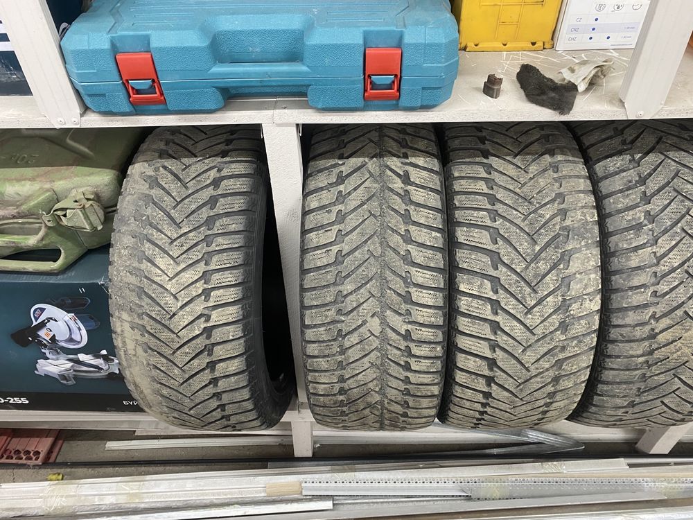 Продам резину 245/45/18 липучка