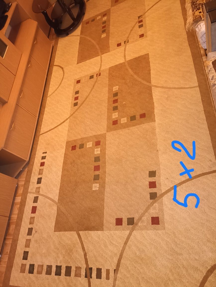 Продаются ковры 2х5 и 1.6х2.7