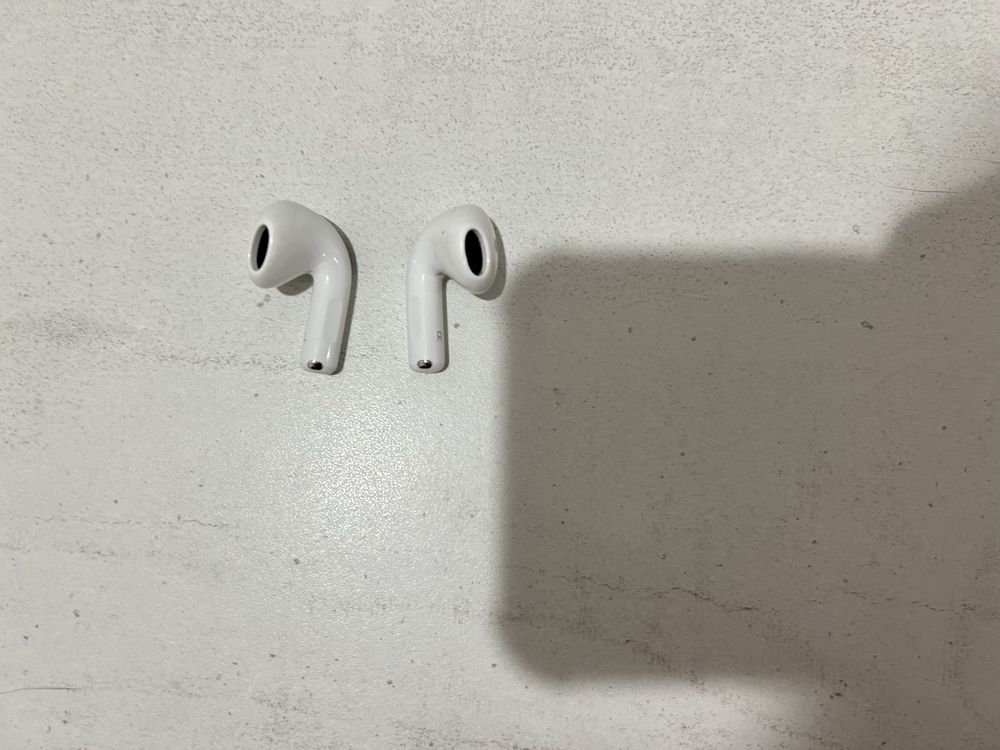 продам airpods 4 with noise cancellation