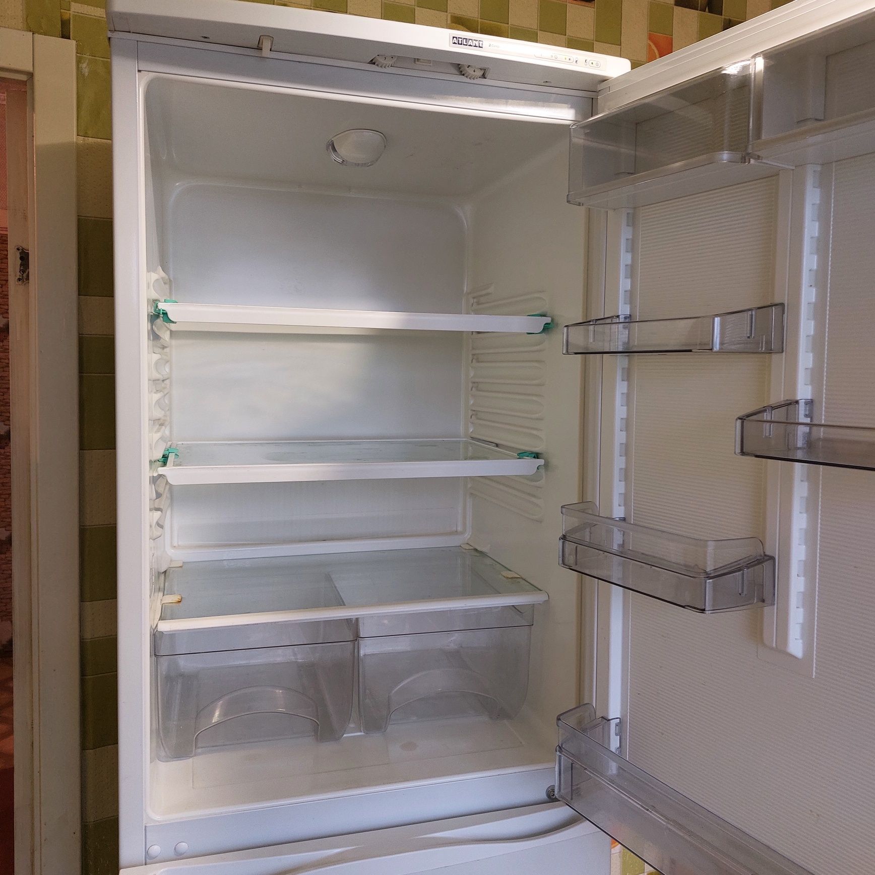 Продам холодильник Отличное состояние Торг