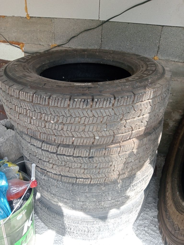 Шины грузовые 215/75R17.7
