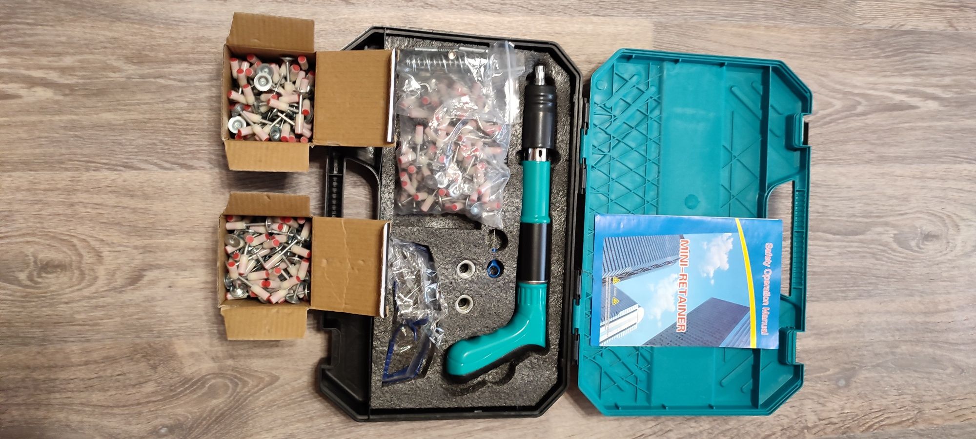 Пистолет для дюбелей Mini -Retainer