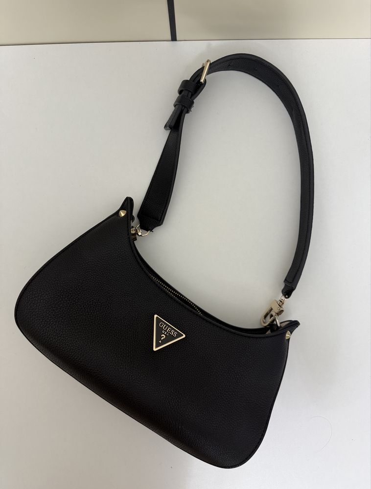 Сумка от бренда Guess