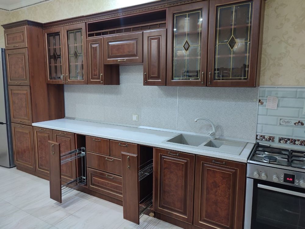 Продам Классический кухонный гарнитур