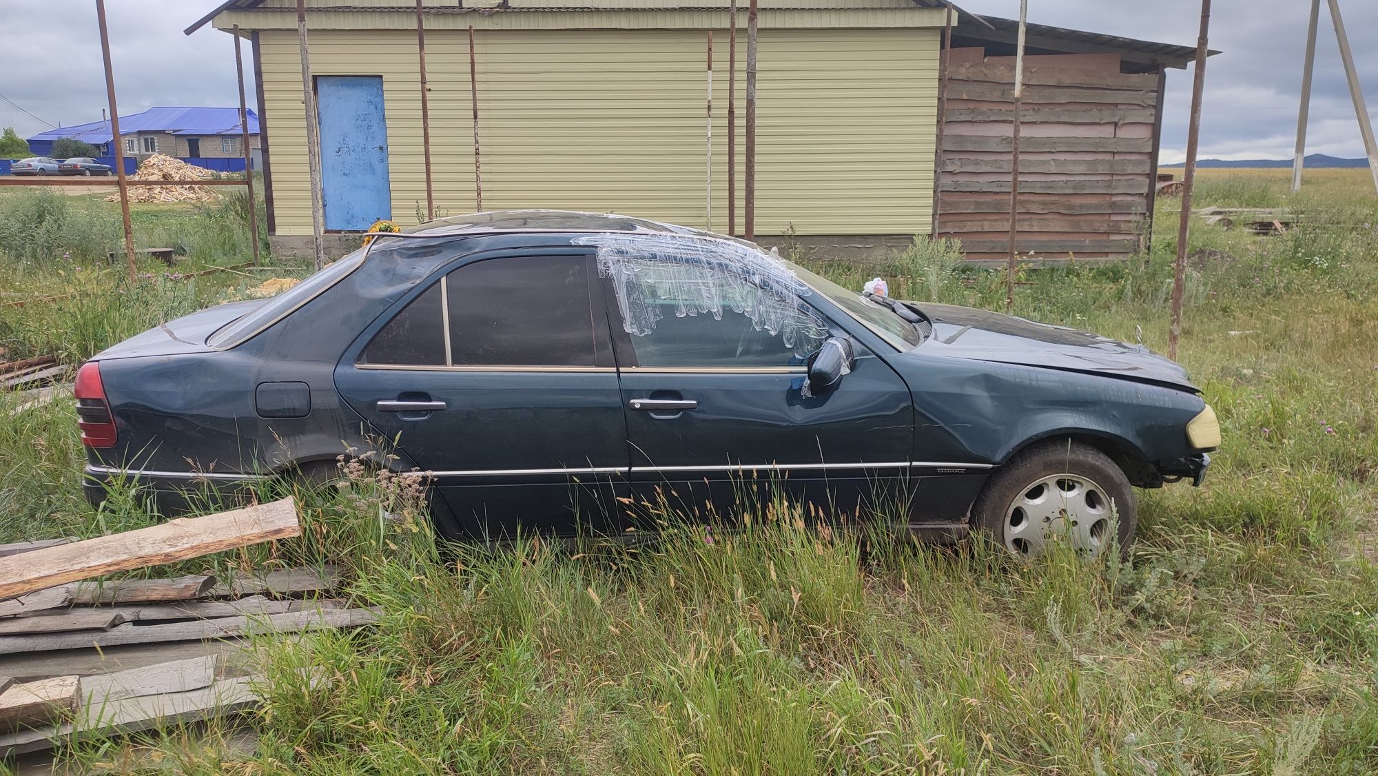 Mercedes w202  аварийный, на ходу