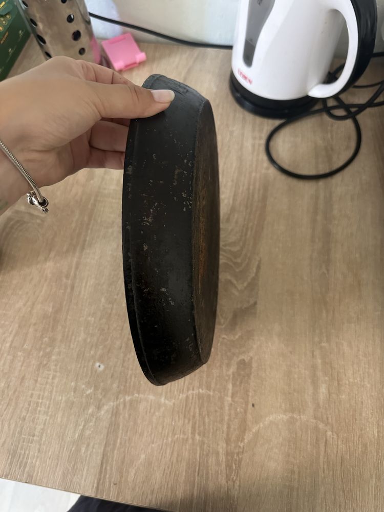 Продам чугунную сковородку
