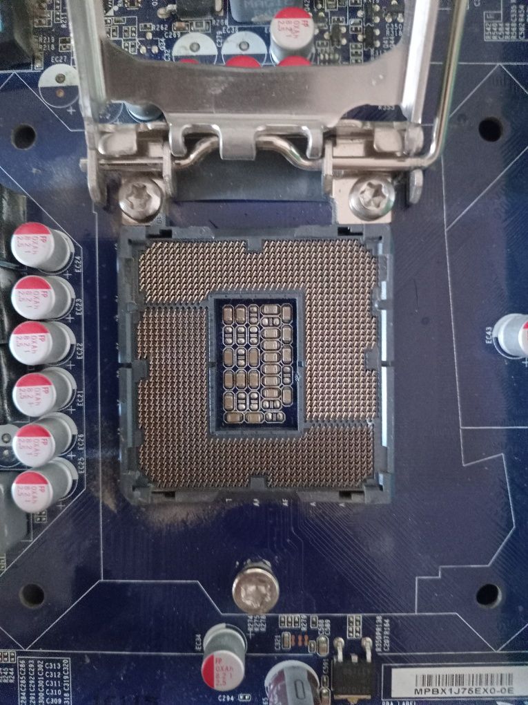 Core i 3 530 Матеренскии плата  FOXCONN 2×2 DDR3 1333 мгц