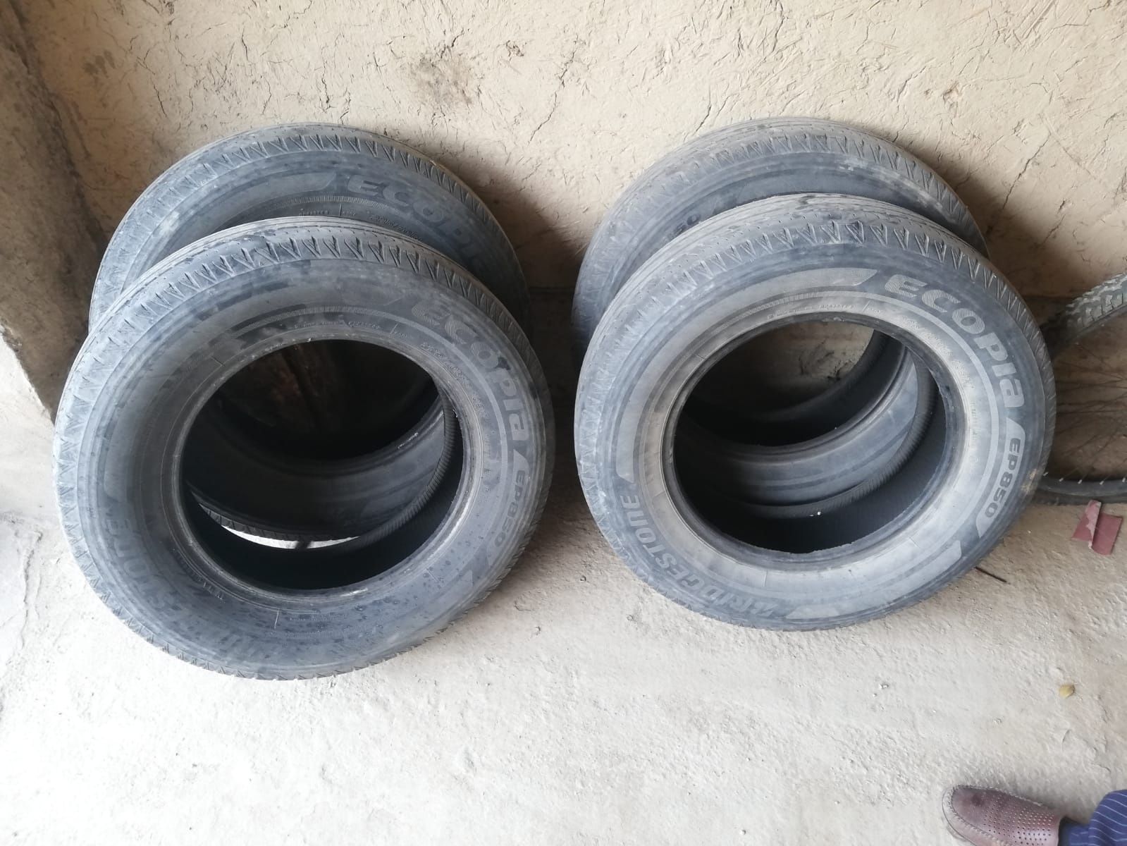 Летние шины  225/70 R16 на Toyota Highlander