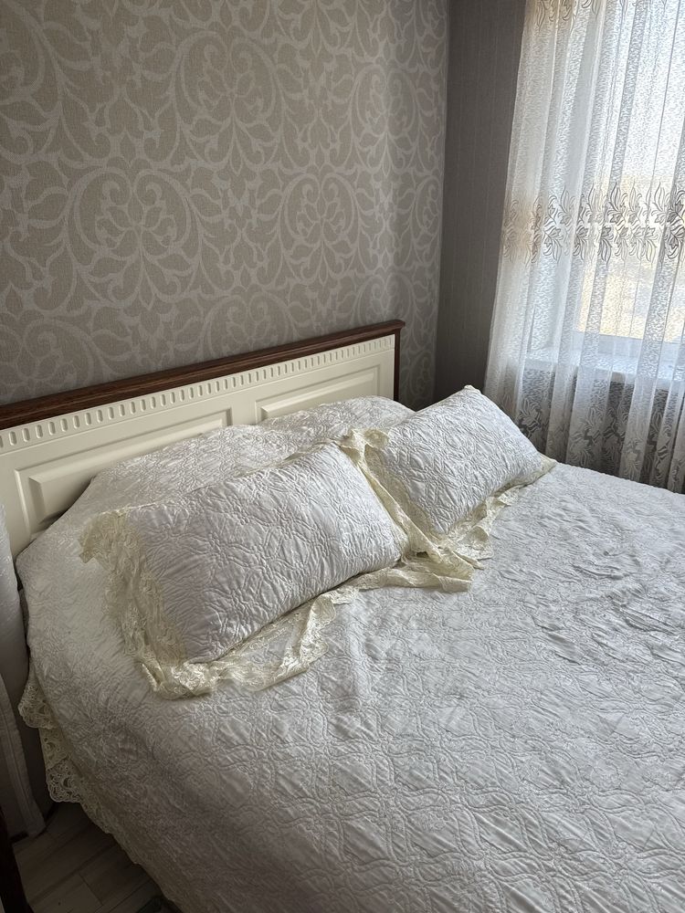 Продаю спальный гарнитур