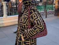 Продам новую куртку-ветровку Fendi