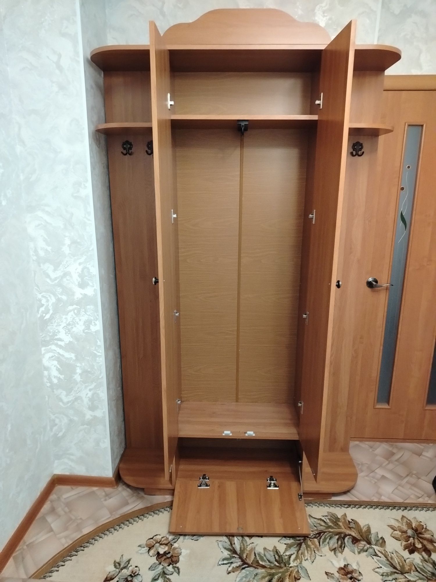 Продам шкаф в хорошем состоянии.