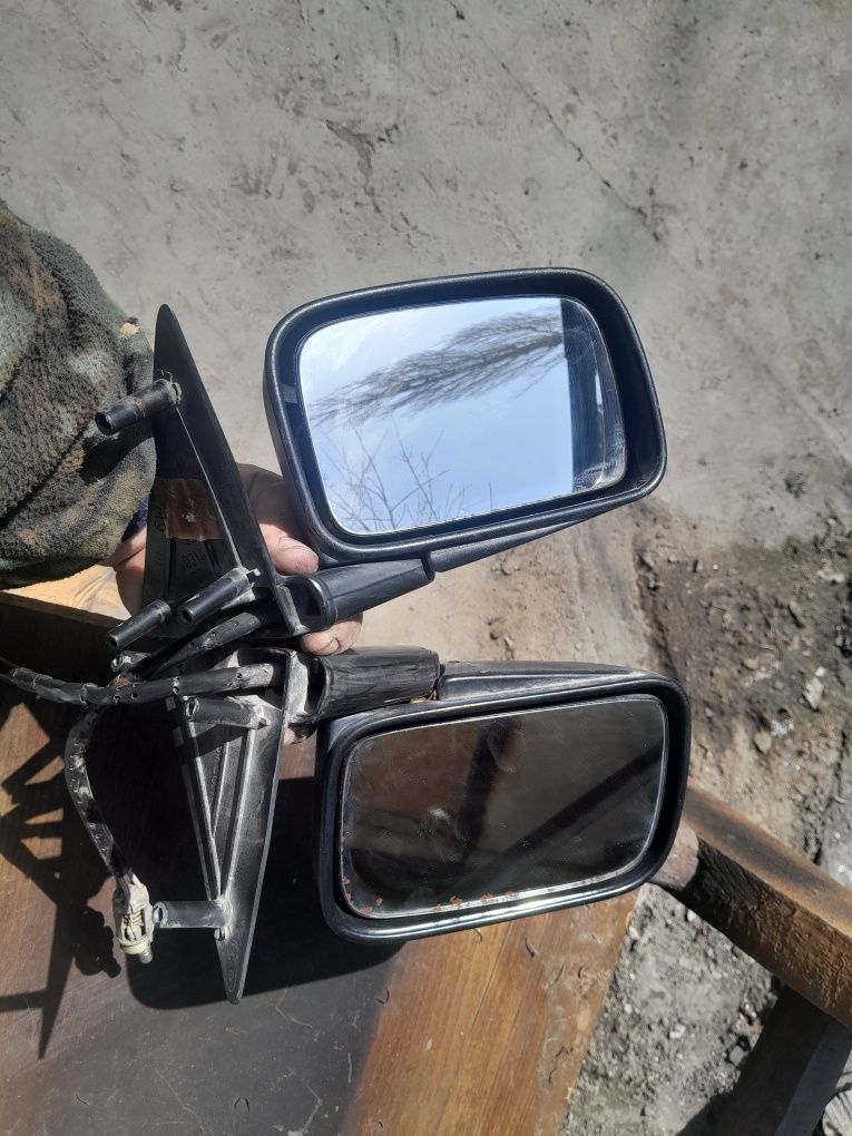 Обменяю зеркола на аккамулятор 12В