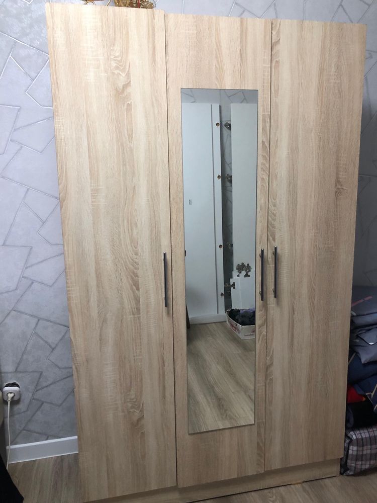 Продам шкаф вместе с кроватью