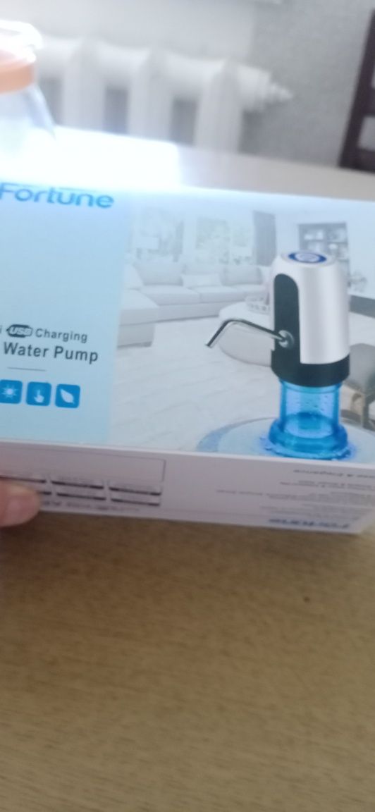 Продам две помпы для воды и заварочный чайник.