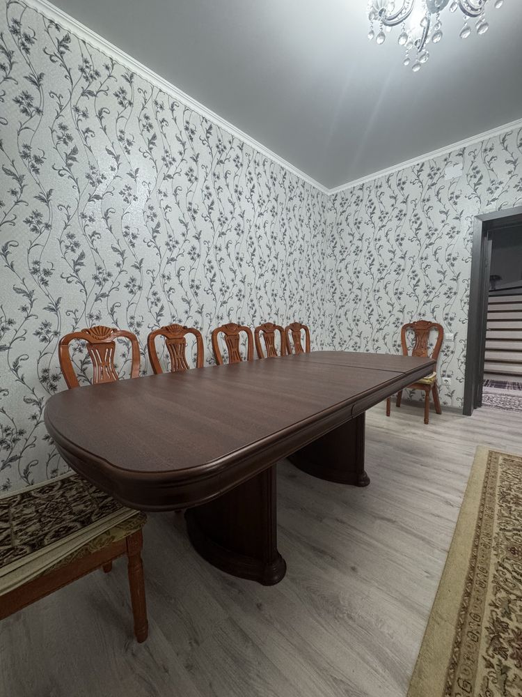Продам обеденный стол со стульями