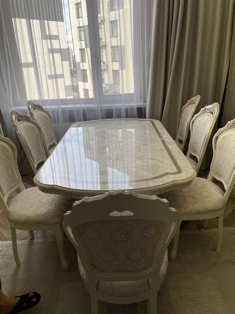 Продам стол и 8 стульев