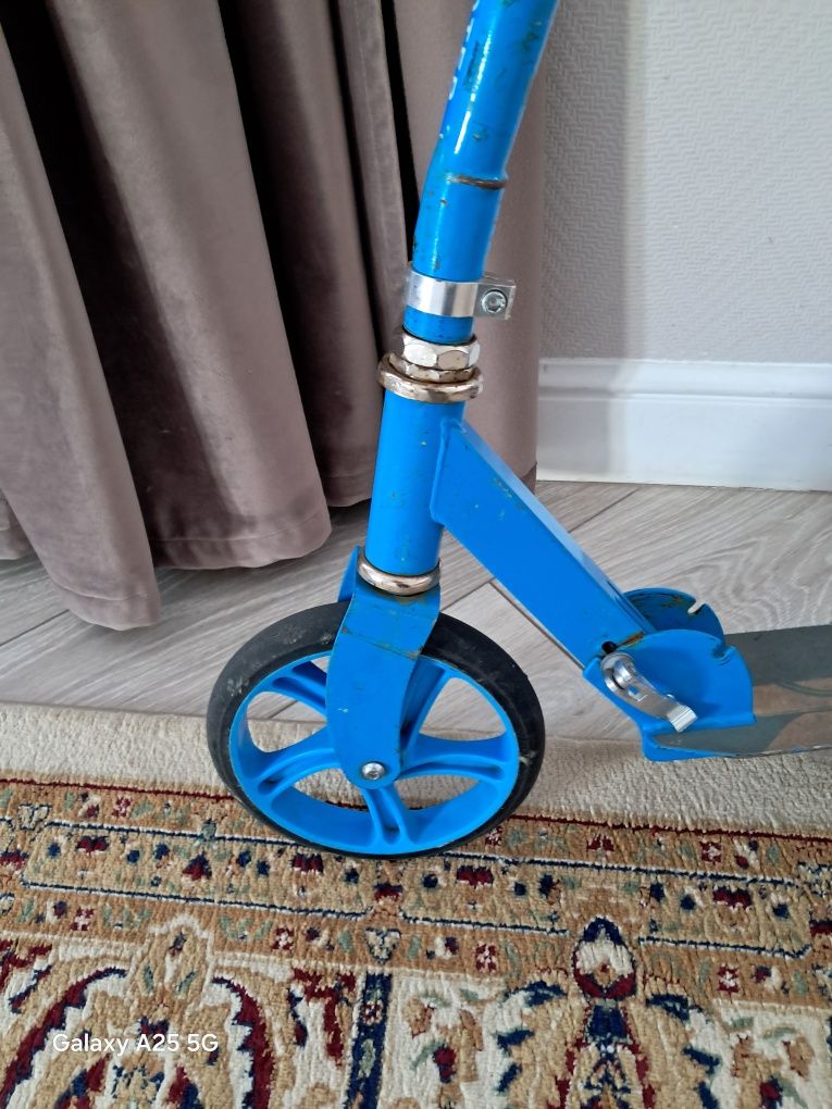 Самокат подростковый продам.