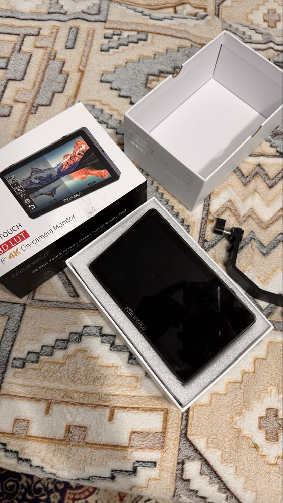 Накамерный монитор Feelworld F6 Plus