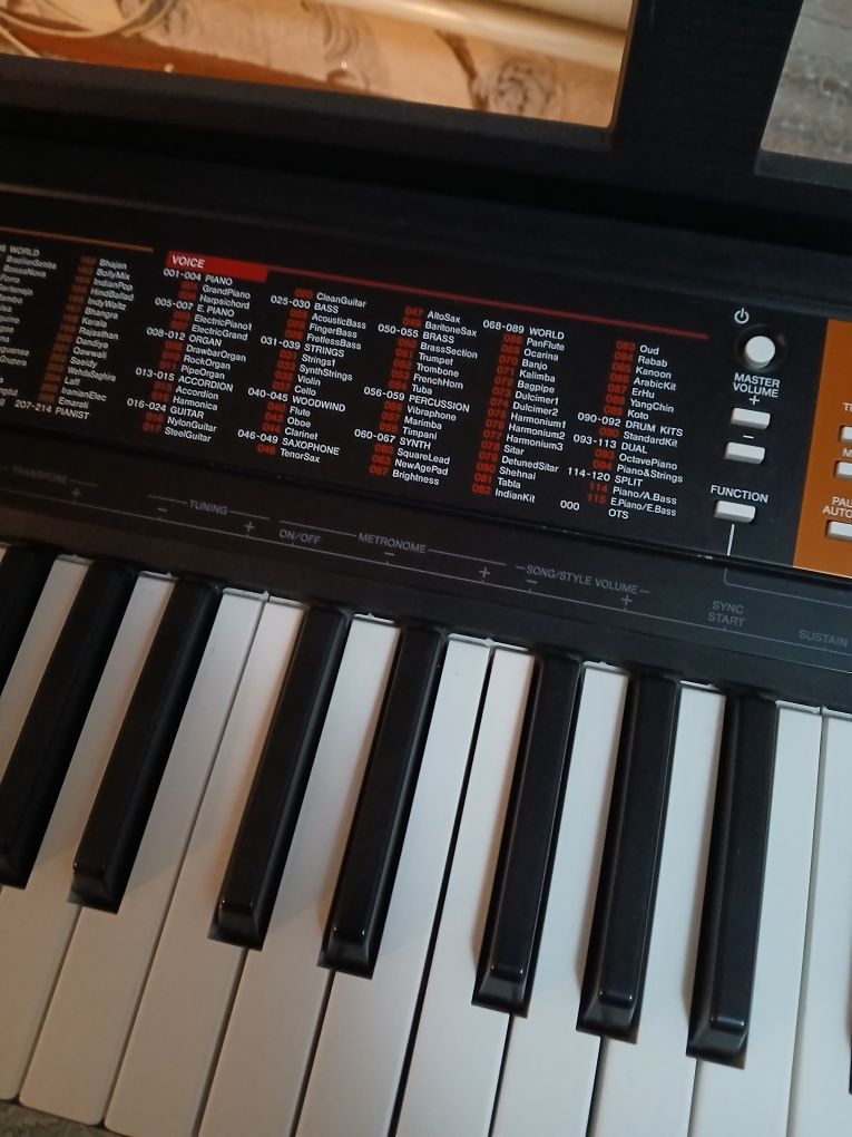 Синтезатор YAMAHA со стойкой