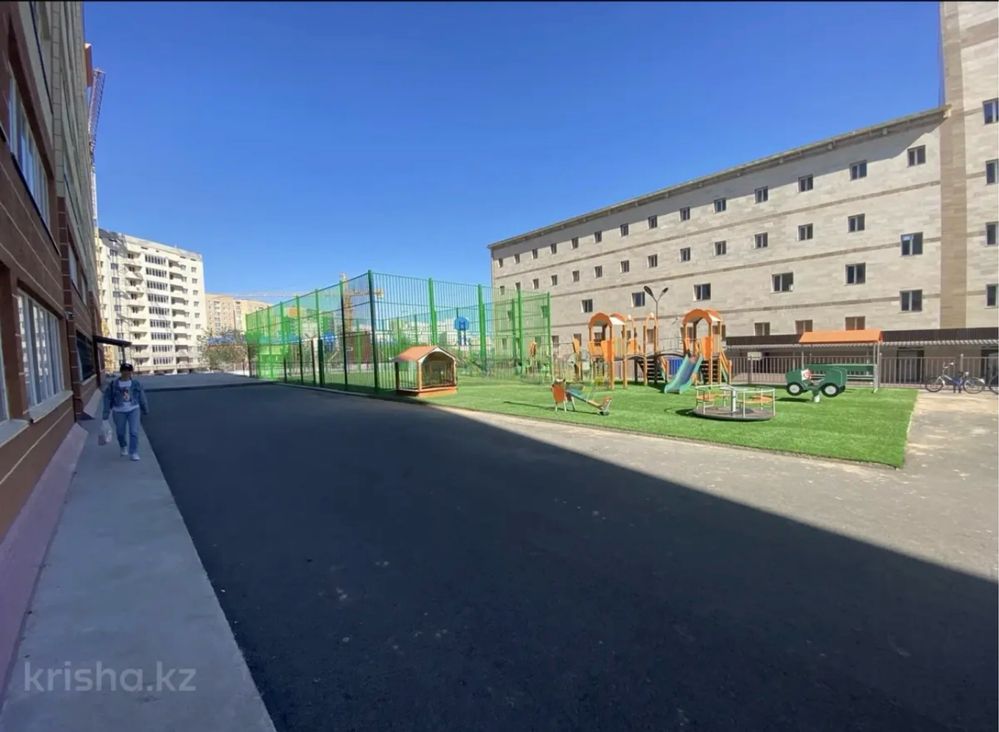 Продается однокомнатная улучшенная квартира (кухня студия).