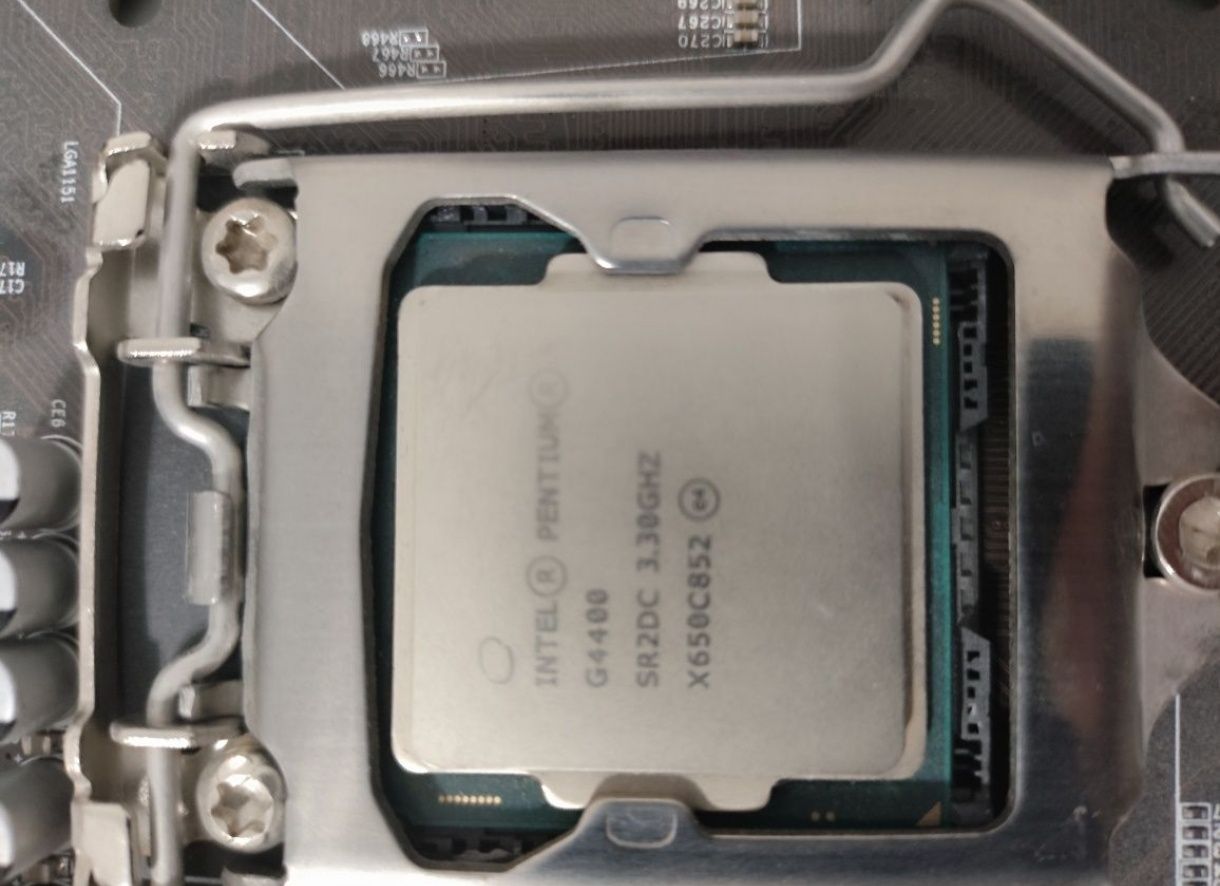Процессор Intel G4400 встроенная графика