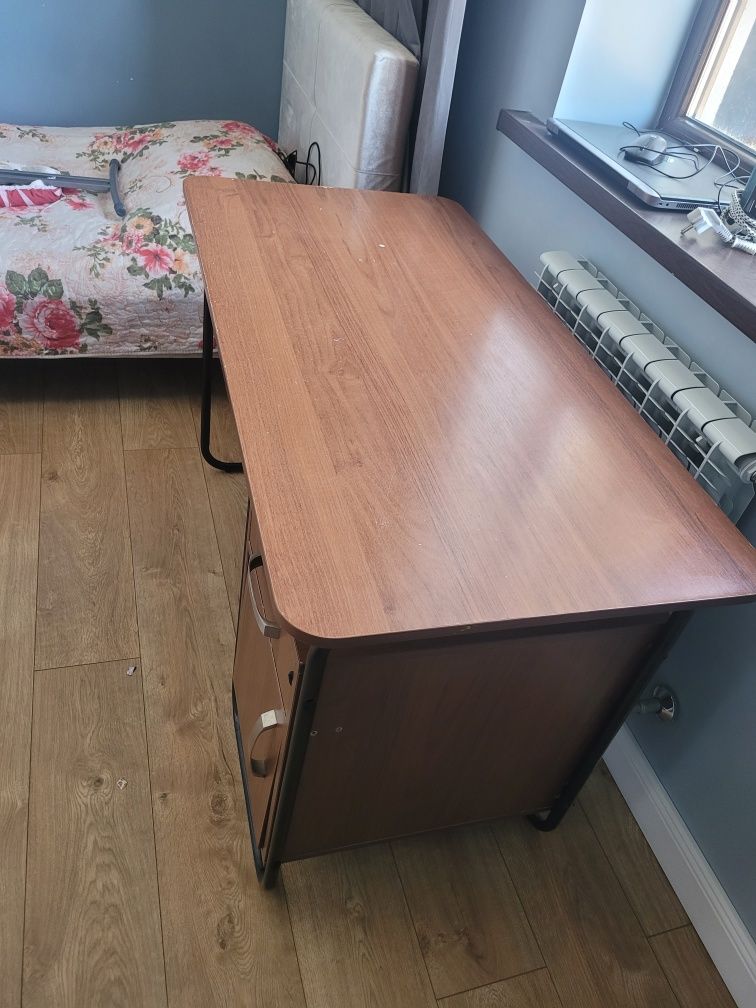 Продам парту со шкафчиком б/у Срочно