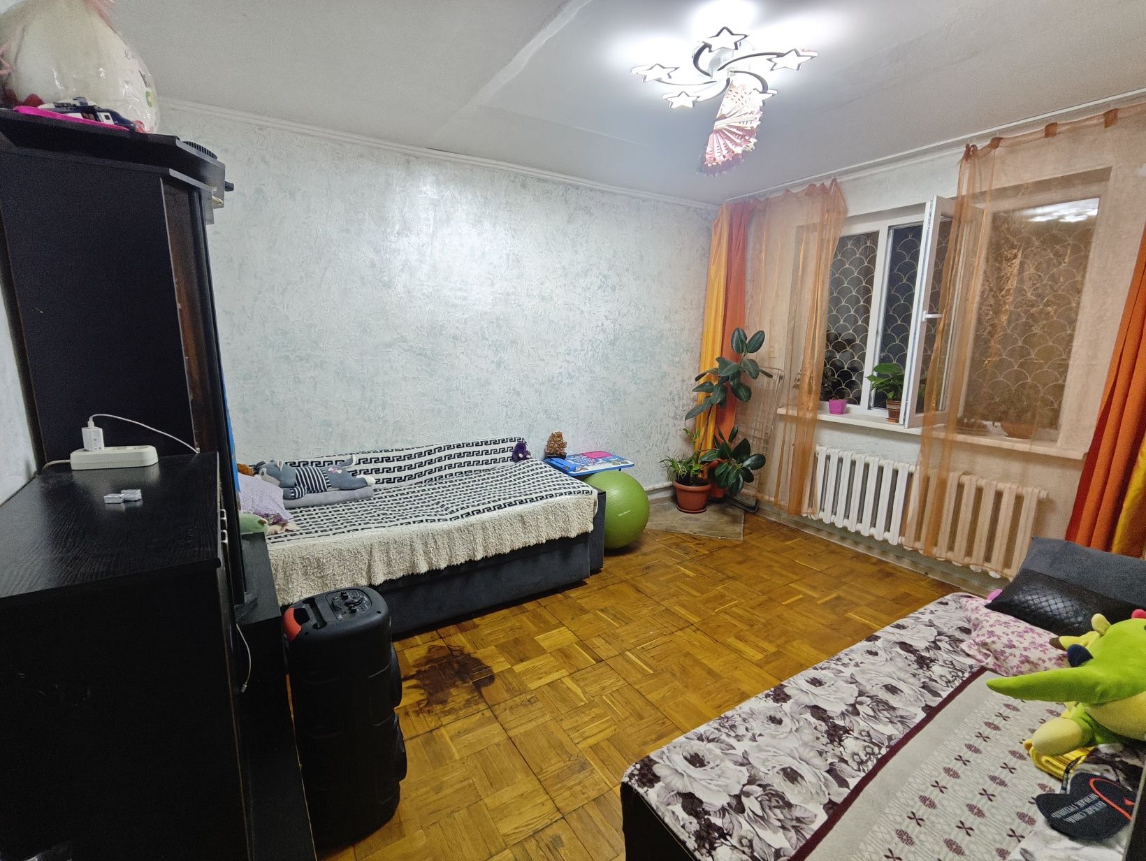 Продам  кирпичный дом с бассейном, баней и плодоносящим садом