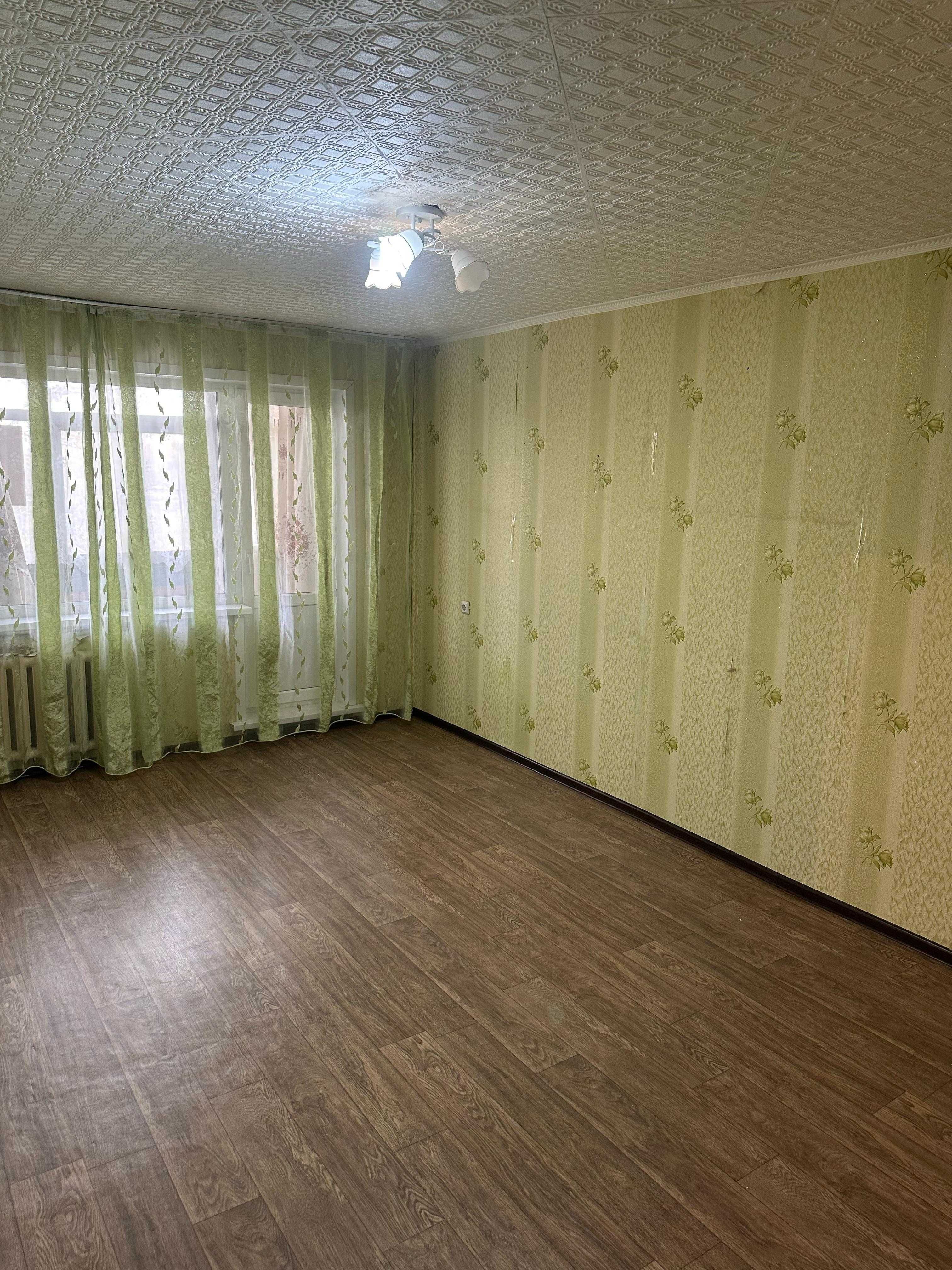 Продам 2 комнатную  квартиру  на 6 мкр 3/5 эт