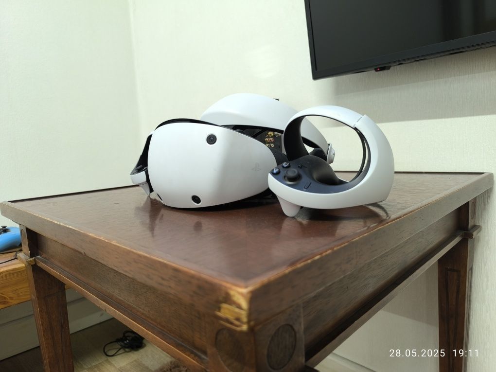 Продаю VR2 новый купил в прошлом году.