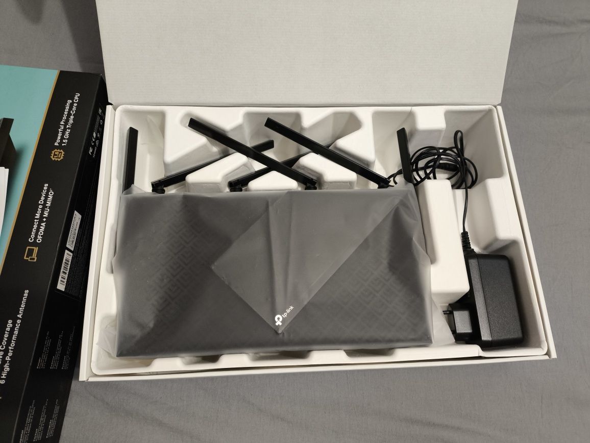 TP-Link Archer AX73 WIFI роутер.