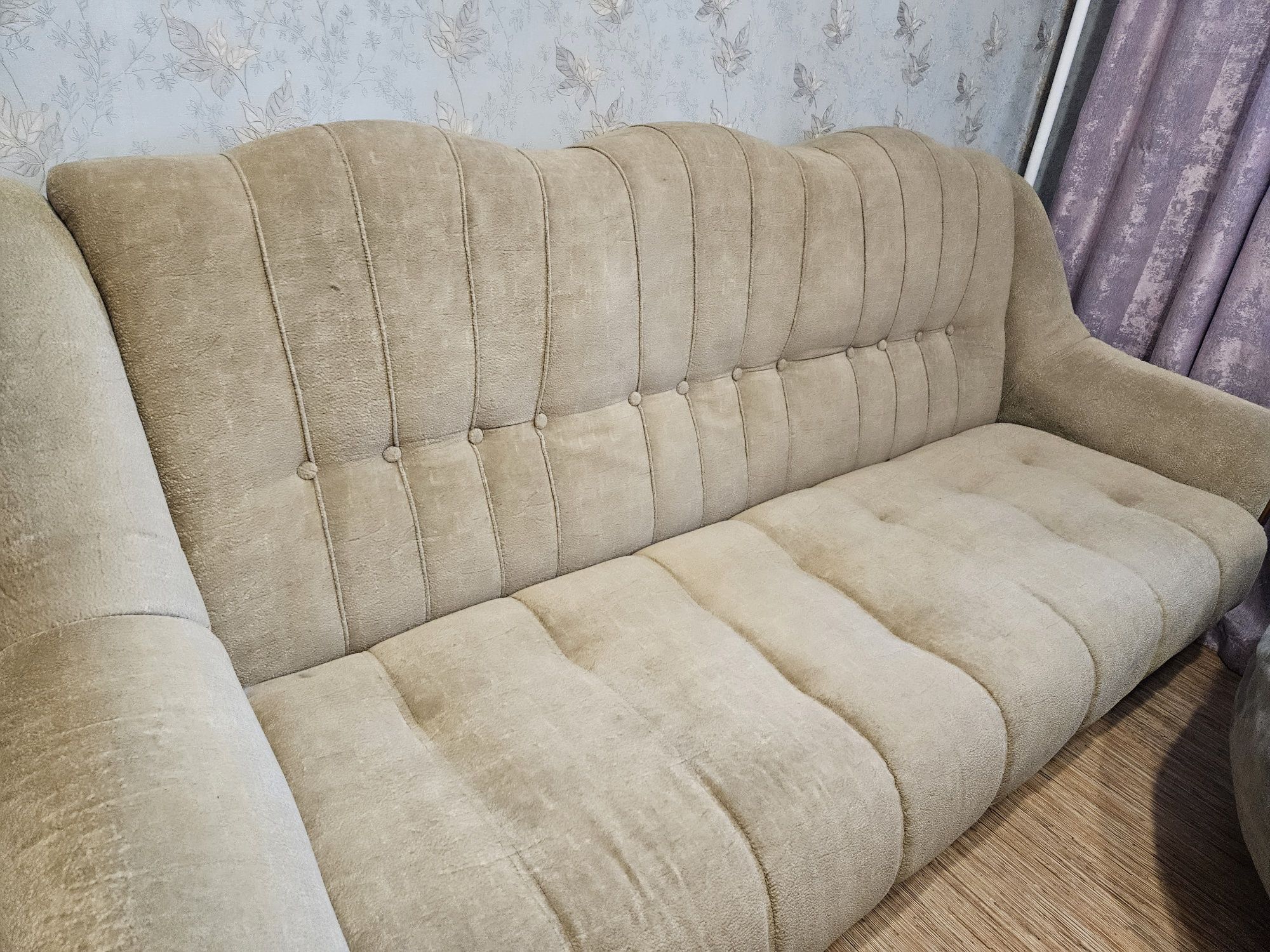 Продам 2 кресла и диван