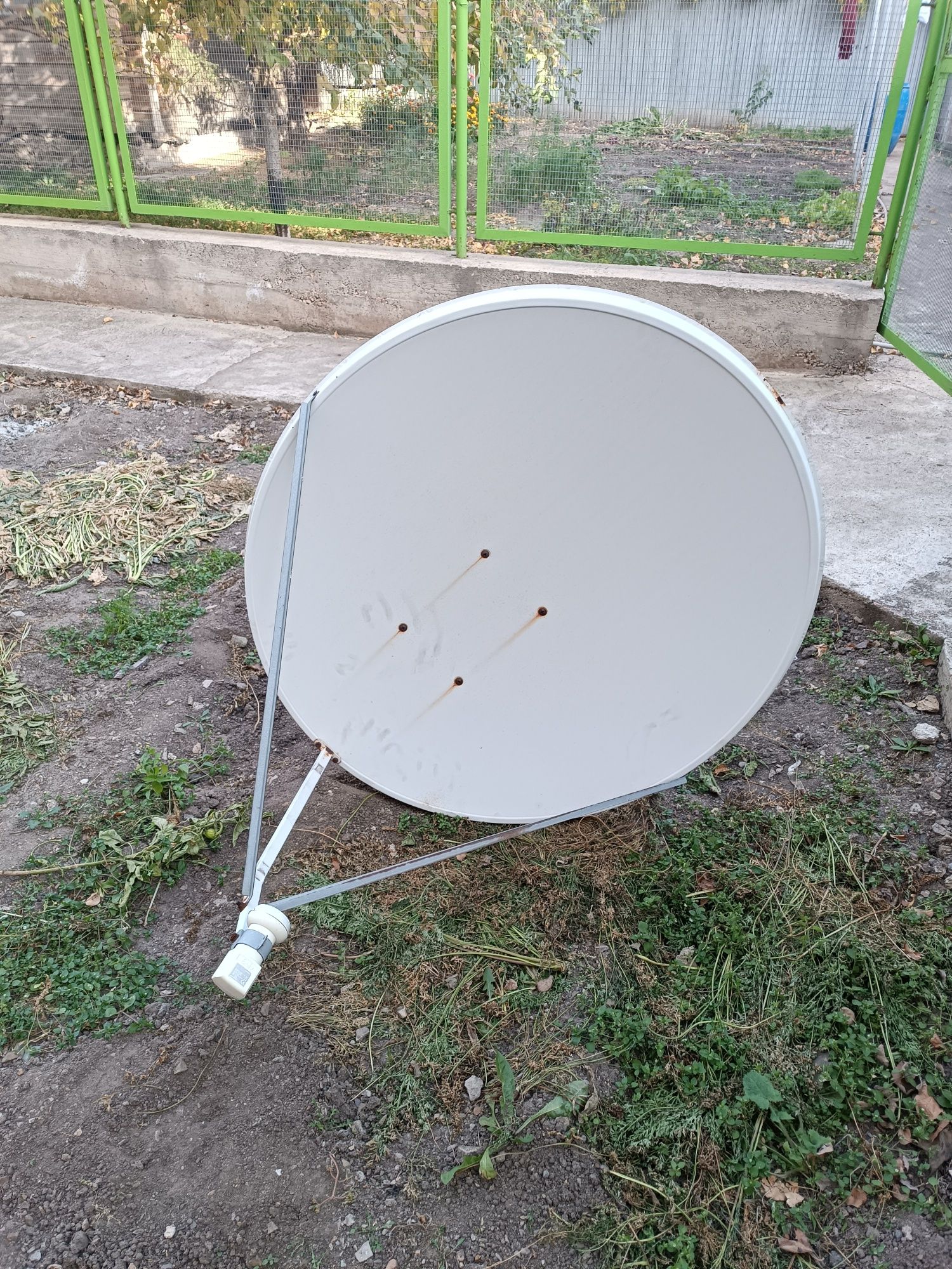 Спутниковая тарелка с ресивером