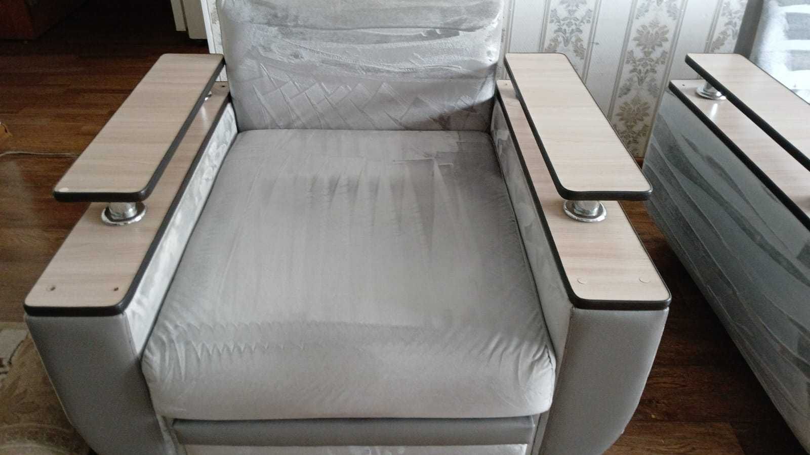 СРОЧНО!   Угловой диван+кресло. Журнальный стол в ПОДАРОК