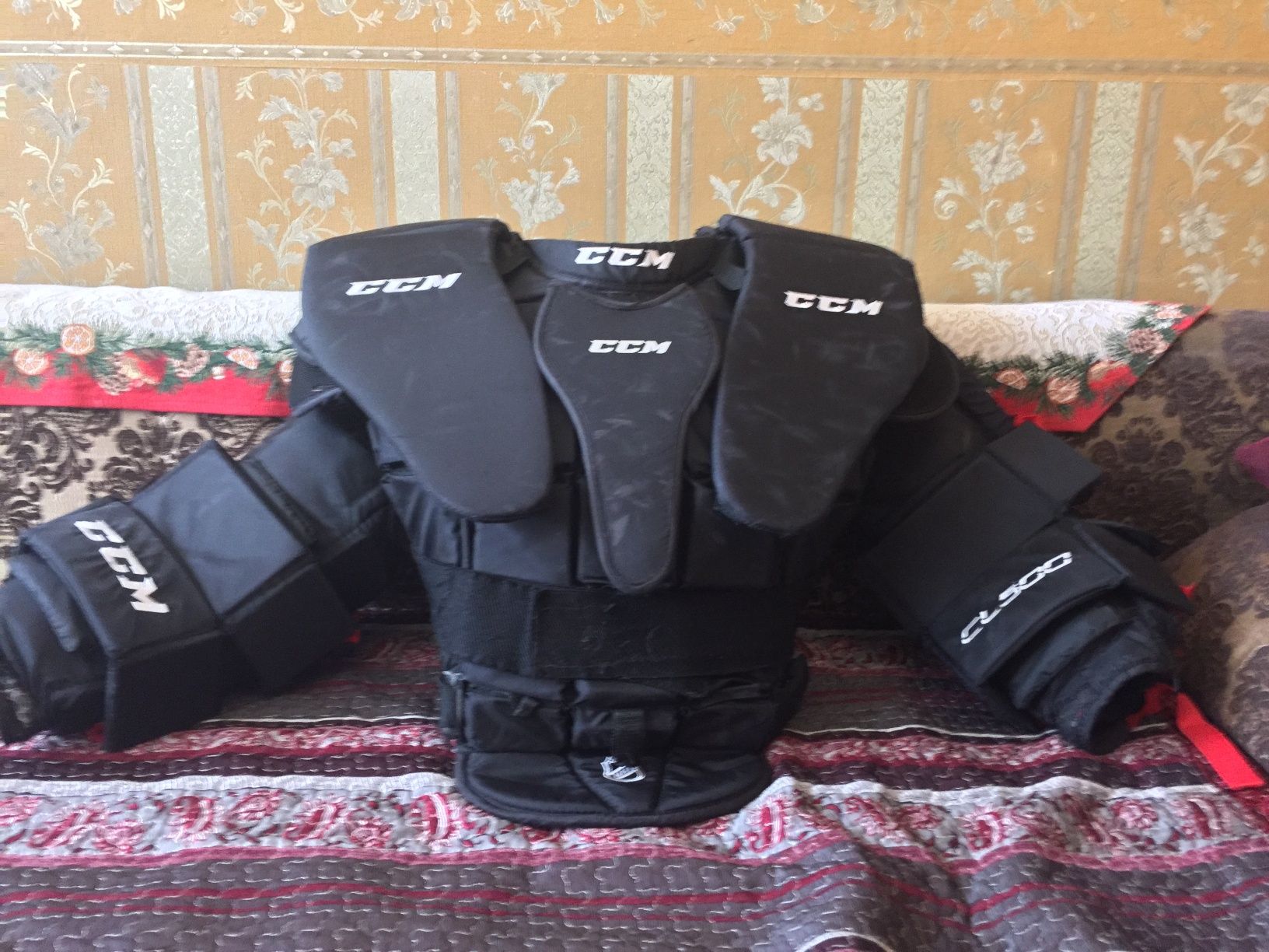 Нагрудник вратарский хоккейный