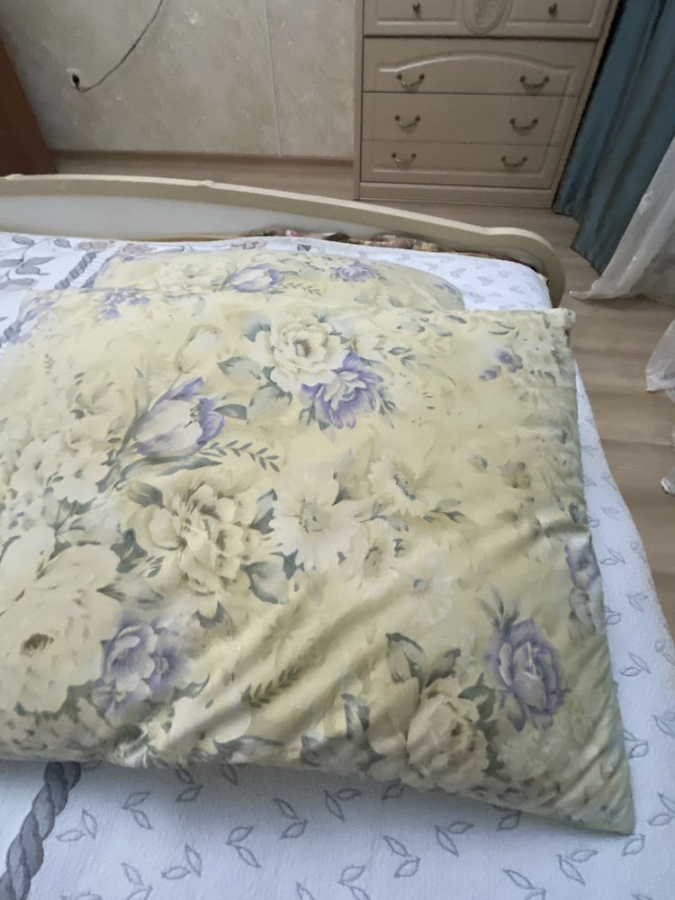 В продаже пухо-перьевые подушки