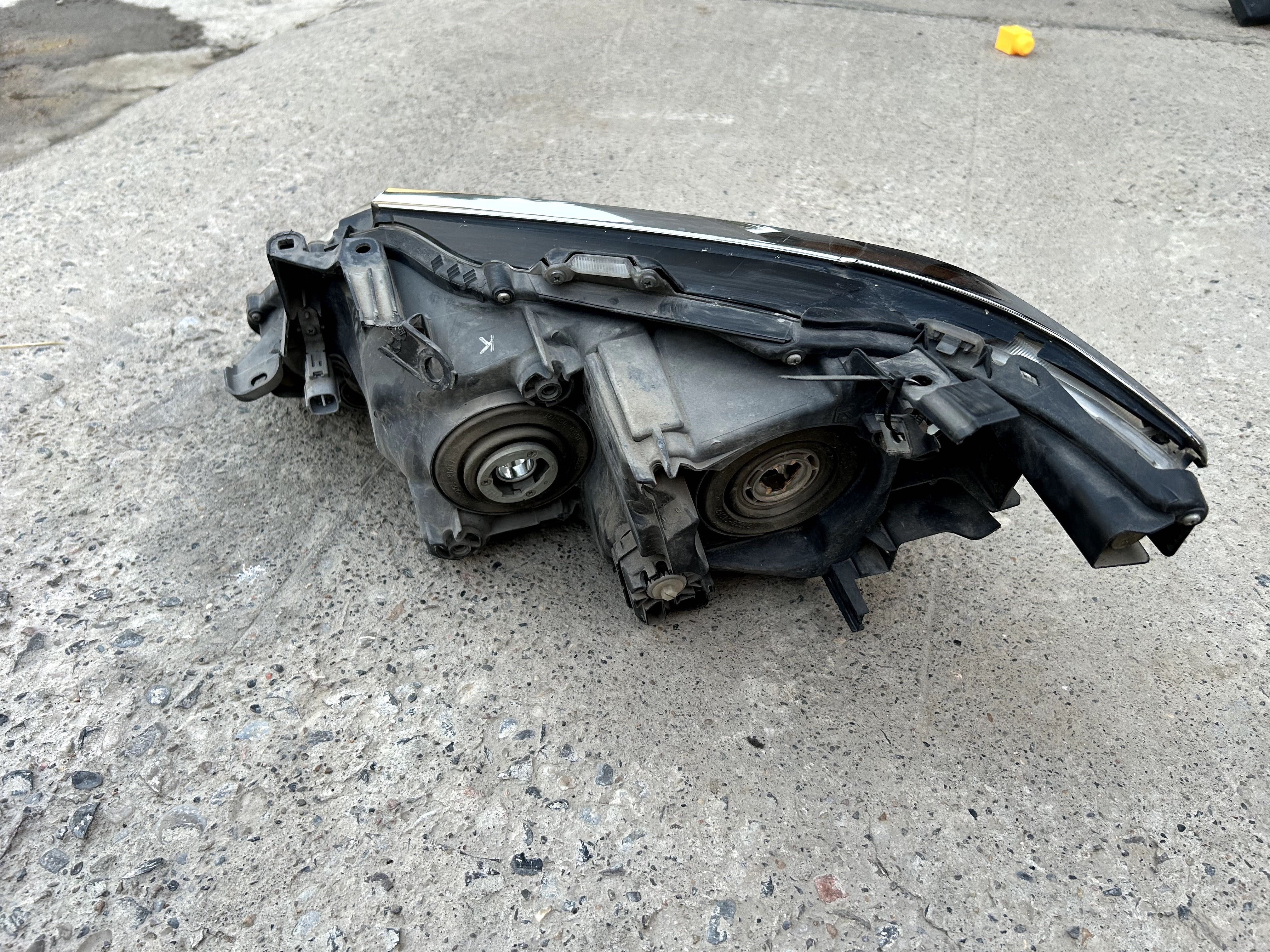 Toyota Camry 55 фара R оригинал